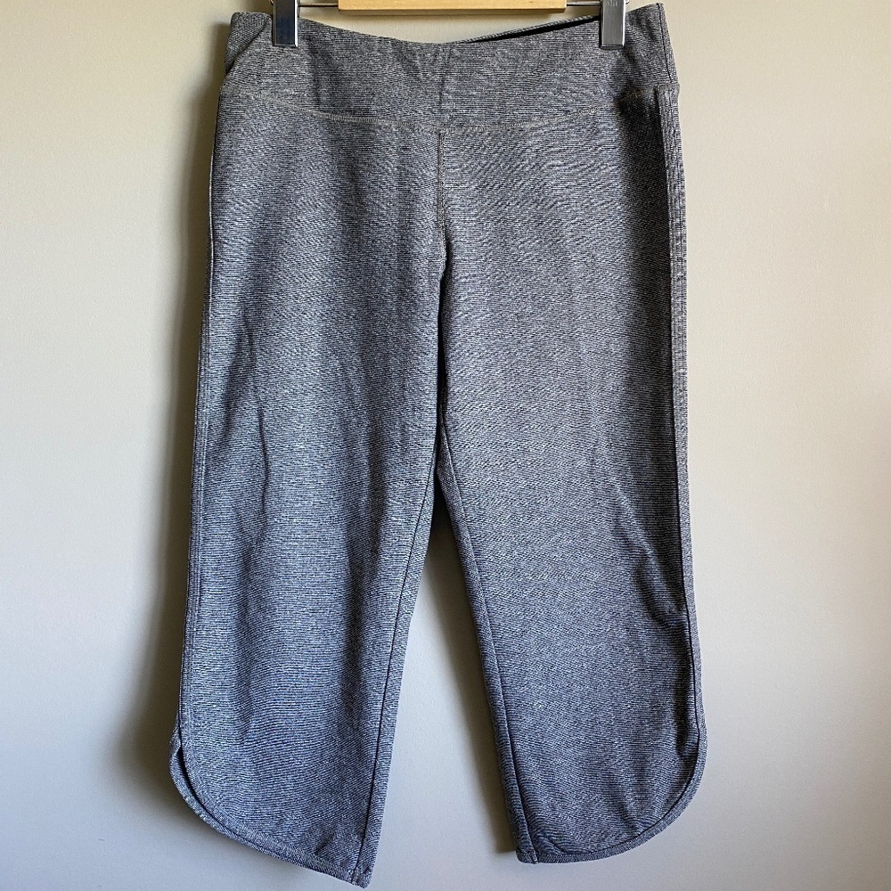 Tuff Athletics Women's Gray Yoga Capri‎ Legging Pants Asymmetric Hems Medium